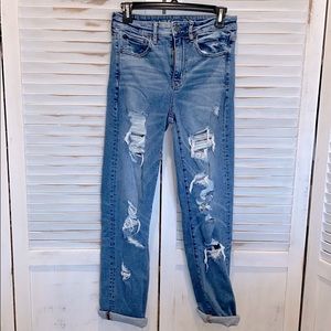 Women’s AE straight leg, distressed jeans